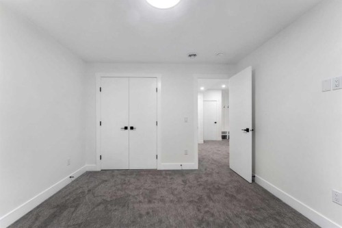 18 South Shore Road, Chestermere, AB - Indoor Photo Showing Other Room