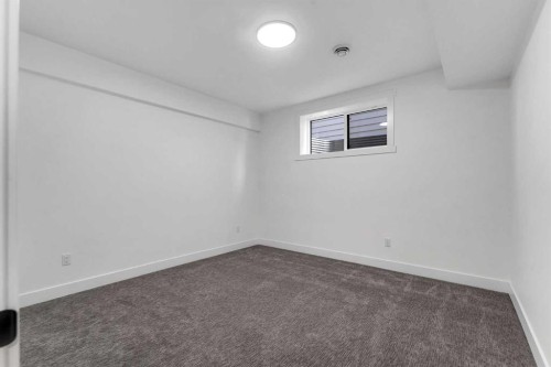 18 South Shore Road, Chestermere, AB - Indoor Photo Showing Other Room