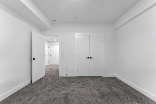 18 South Shore Road, Chestermere, AB - Indoor Photo Showing Other Room