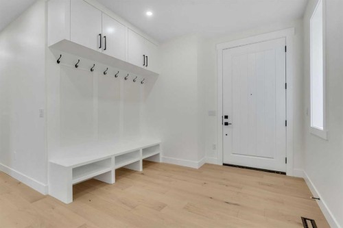 18 South Shore Road, Chestermere, AB - Indoor Photo Showing Other Room