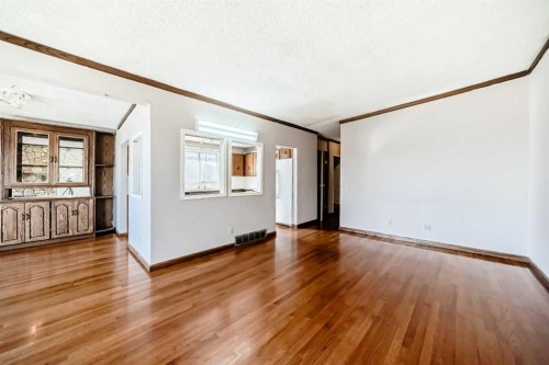 2610 Dover Ridge Drive Se, Calgary, AB - Indoor Photo Showing Other Room