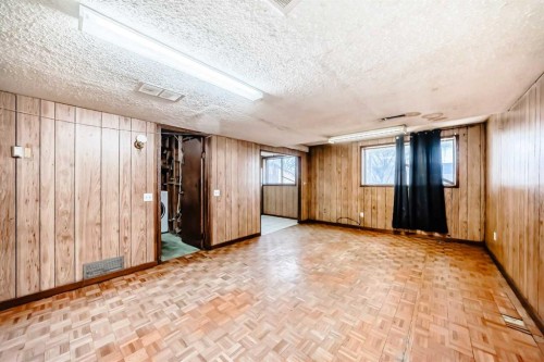 2610 Dover Ridge Drive Se, Calgary, AB - Indoor Photo Showing Other Room