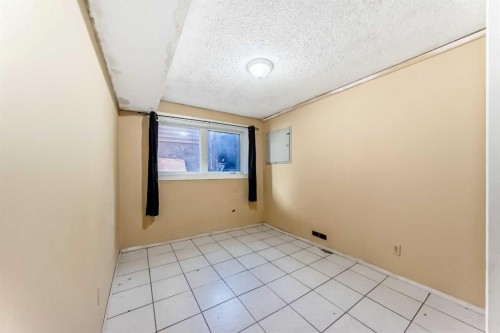 2610 Dover Ridge Drive Se, Calgary, AB - Indoor Photo Showing Other Room