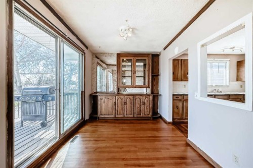 2610 Dover Ridge Drive Se, Calgary, AB - Indoor Photo Showing Other Room