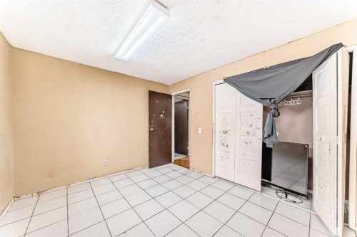 2610 Dover Ridge Drive Se, Calgary, AB - Indoor Photo Showing Other Room