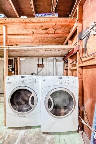 2610 Dover Ridge Drive Se, Calgary, AB - Indoor Photo Showing Laundry Room