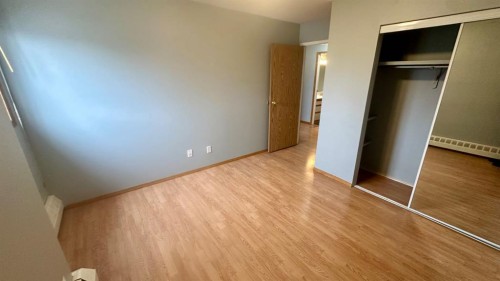 8-6203 Bowness Road Nw, Calgary, AB - Indoor Photo Showing Other Room