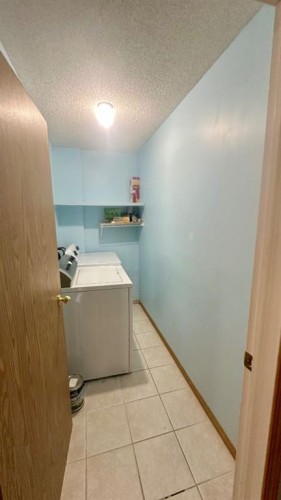 8-6203 Bowness Road Nw, Calgary, AB - Indoor Photo Showing Other Room