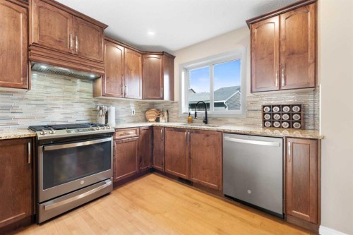 100 Evansborough Common Nw, Calgary, AB - Indoor Photo Showing Kitchen