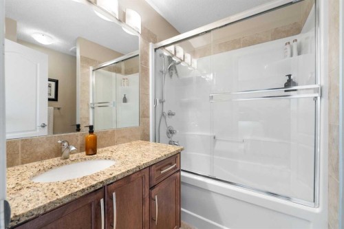 100 Evansborough Common Nw, Calgary, AB - Indoor Photo Showing Bathroom