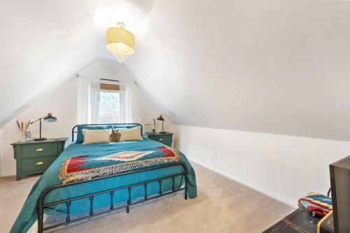 100 Evansborough Common Nw, Calgary, AB - Indoor Photo Showing Bedroom