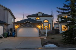 32 Citadel Ridge Place NW Calgary, AB T3G 4P8