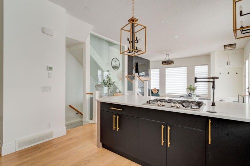 1804 20 Avenue, Calgary, AB - Indoor Photo Showing Kitchen
