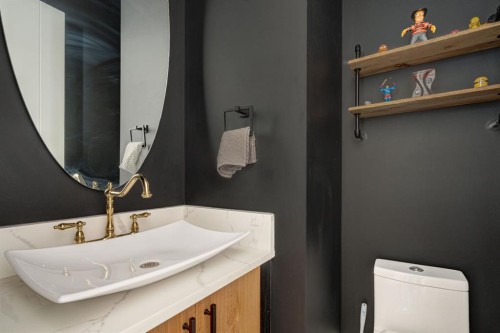 1804 20 Avenue, Calgary, AB - Indoor Photo Showing Bathroom