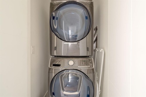 1804 20 Avenue, Calgary, AB - Indoor Photo Showing Laundry Room