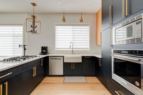 1804 20 Avenue, Calgary, AB - Indoor Photo Showing Kitchen With Stainless Steel Kitchen With Upgraded Kitchen