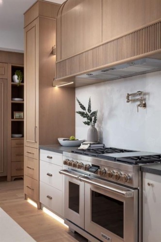 2945 Toronto Crescent Nw, Calgary, AB - Indoor Photo Showing Kitchen