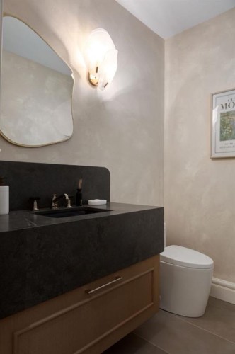 2945 Toronto Crescent Nw, Calgary, AB - Indoor Photo Showing Bathroom