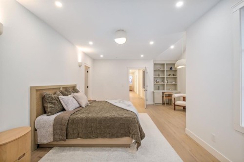 2945 Toronto Crescent Nw, Calgary, AB - Indoor Photo Showing Bedroom