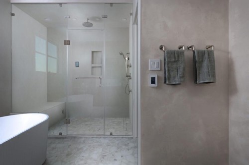 2945 Toronto Crescent Nw, Calgary, AB - Indoor Photo Showing Bathroom