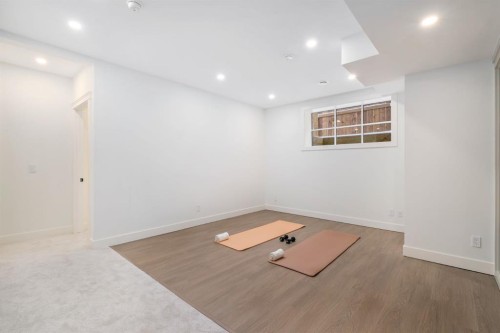 2945 Toronto Crescent Nw, Calgary, AB - Indoor Photo Showing Other Room