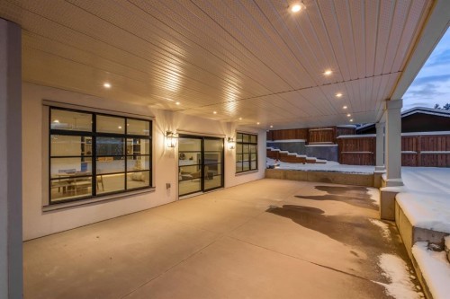 2945 Toronto Crescent Nw, Calgary, AB - Indoor Photo Showing Other Room