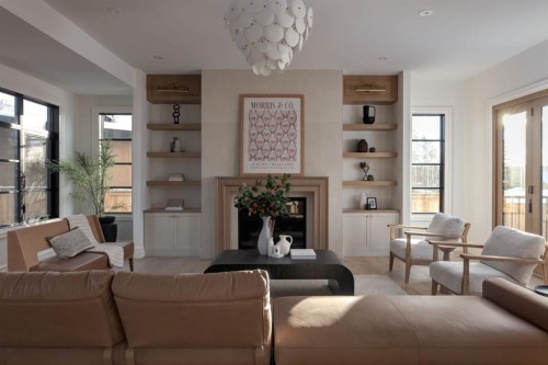 2945 Toronto Crescent Nw, Calgary, AB - Indoor Photo Showing Living Room