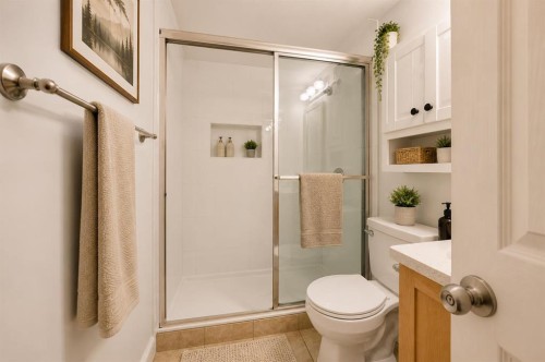 101-2111 14 Street, Calgary, AB - Indoor Photo Showing Bathroom
