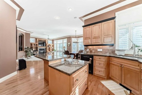 33 Evergreen Common Sw, Calgary, AB - Indoor Photo Showing Kitchen