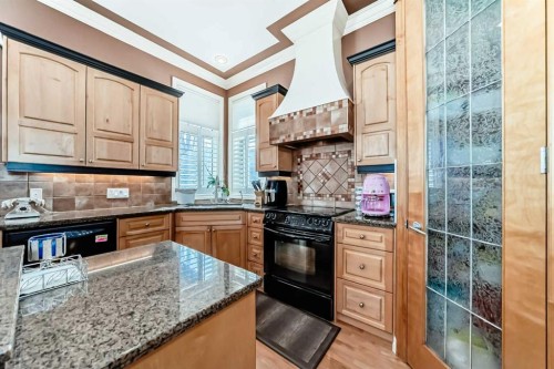 33 Evergreen Common Sw, Calgary, AB - Indoor Photo Showing Kitchen