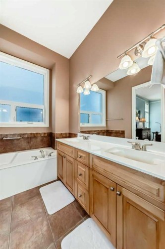 33 Evergreen Common Sw, Calgary, AB - Indoor Photo Showing Bathroom