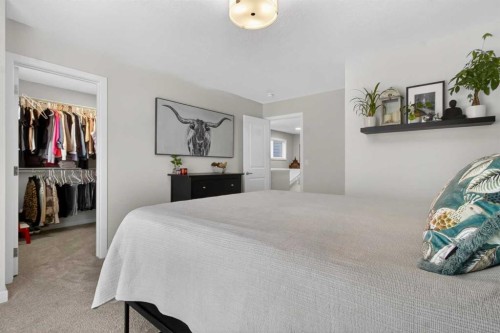 321 Magnolia Way Se, Calgary, AB - Indoor Photo Showing Bedroom