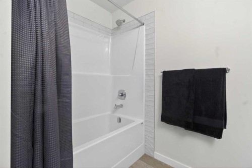 321 Magnolia Way Se, Calgary, AB - Indoor Photo Showing Bathroom