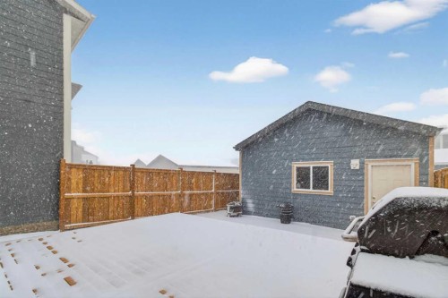 321 Magnolia Way Se, Calgary, AB - Outdoor