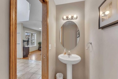 52 Covewood Green Ne, Calgary, AB - Indoor Photo Showing Bathroom