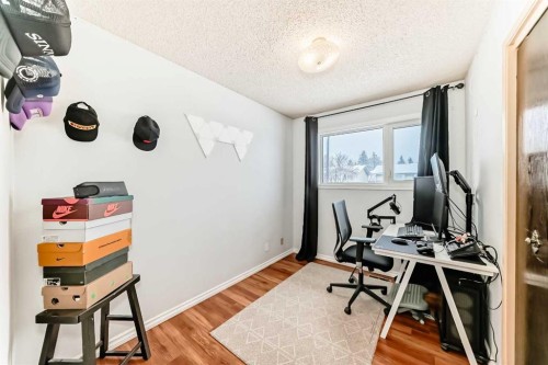 164 Rundlefield Crescent Ne, Calgary, AB - Indoor Photo Showing Office