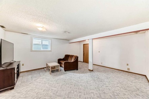 164 Rundlefield Crescent Ne, Calgary, AB - Indoor