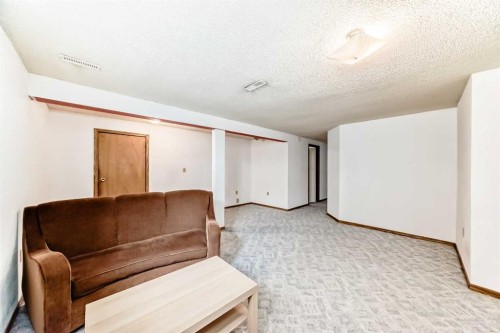 164 Rundlefield Crescent Ne, Calgary, AB - Indoor Photo Showing Other Room
