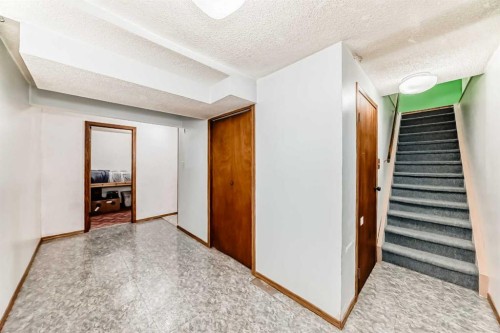 164 Rundlefield Crescent Ne, Calgary, AB - Indoor Photo Showing Other Room