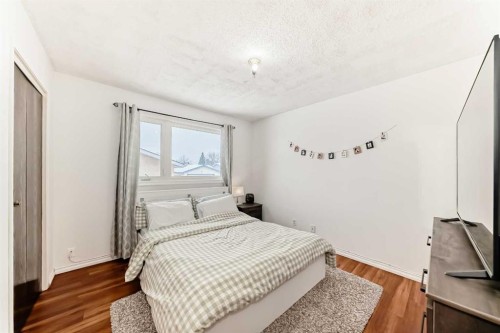 164 Rundlefield Crescent Ne, Calgary, AB - Indoor Photo Showing Bedroom