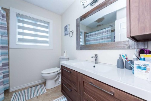 39 Tararidge Drive Ne, Calgary, AB - Indoor Photo Showing Bathroom