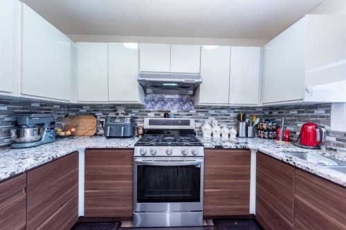 39 Tararidge Drive Ne, Calgary, AB - Indoor Photo Showing Kitchen