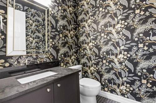 356 Greenwich Drive Nw, Calgary, AB - Indoor Photo Showing Bathroom