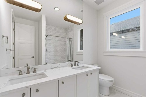 356 Greenwich Drive Nw, Calgary, AB - Indoor Photo Showing Bathroom