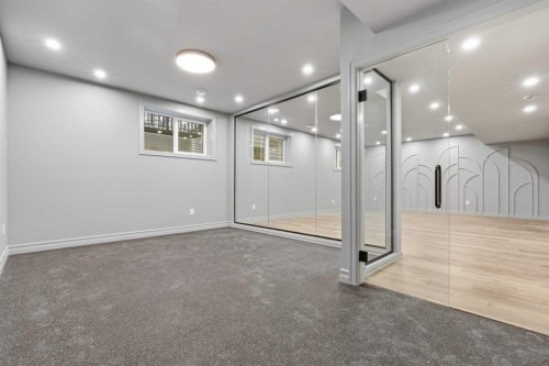 356 Greenwich Drive Nw, Calgary, AB - Indoor Photo Showing Other Room