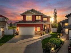 80 Rozier Close Sylvan Lake, AB T4S 0B7