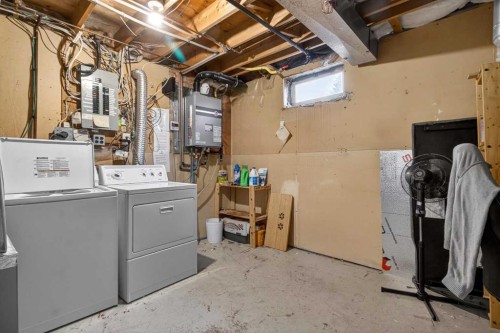 27 Bedford Road Ne, Calgary, AB - Indoor Photo Showing Other Room