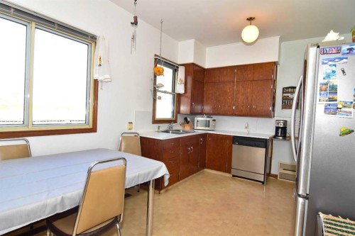 253215 Range Road 280, Delacour, AB - Indoor Photo Showing Kitchen With Double Sink