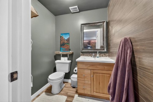 203 Fireside Parkway, Cochrane, AB - Indoor Photo Showing Bathroom