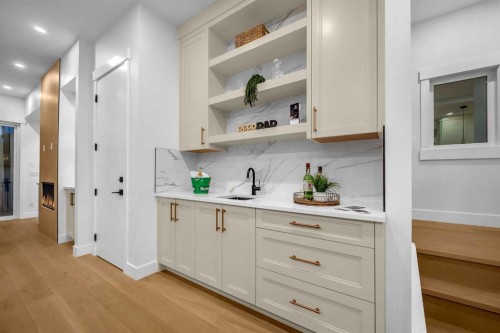 2435 52 Avenue Sw, Calgary, AB - Indoor Photo Showing Other Room